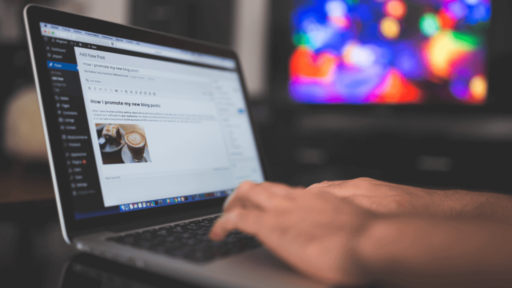 How to Start a Company Blog in 2025: A Beginner’s Guide
