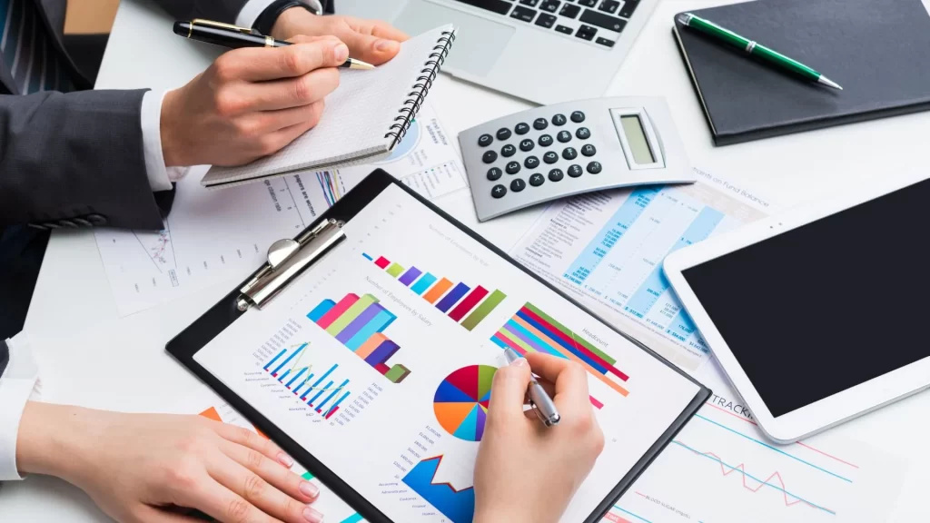 An SEO professional explaining local SEO for accountants